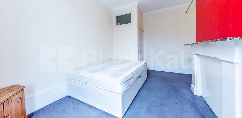 			LOUNGE CONVERT, MINS TO TUBE!, 1 Bedroom, 1 bath, 1 reception Flat			 York Way, CALEDONIAN ROAD 